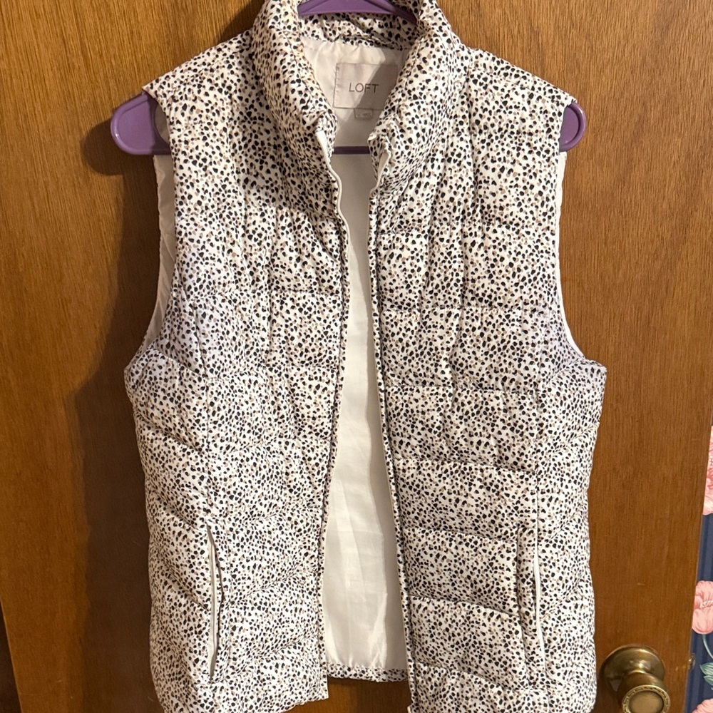 LOFT Women's Black and White Patterned Vest